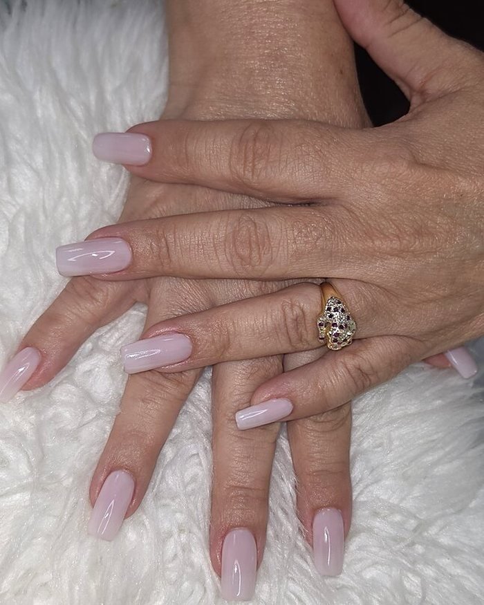 Manicura en Bella Musa Salón